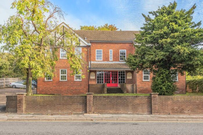 1 Bedroom Apartment To Rent In High Wycombe, Buckinghamshire, HP11