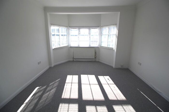 2 Bedroom Maisonette To Rent In Costons Lane, Greenford, UB6