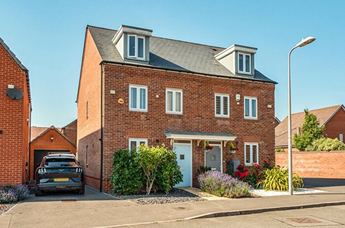 3 Bedroom Semi Detached House For Sale In Samborne Drive, Wokingham, Berkshire, RG40