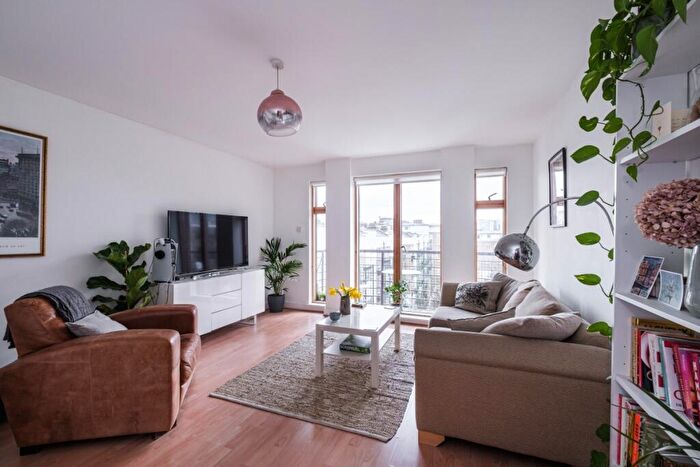 2 Bedroom Flat To Rent In Spital Square London, E1