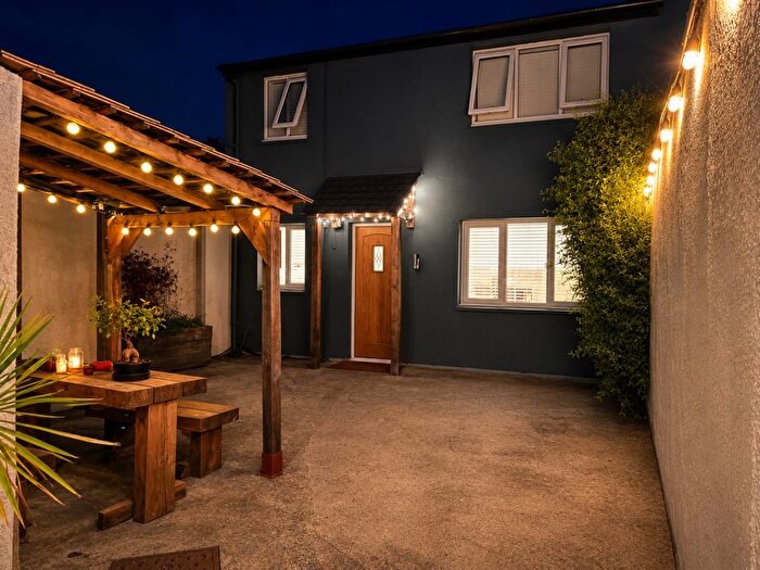 2 Bedroom Detached House For Sale In Lily Street, Roath, Cardiff, CF24