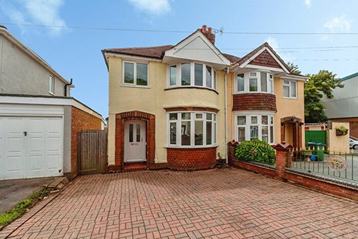 3 Bedroom Semi-Detached House For Sale In Alma Avenue, Tipton, DY4