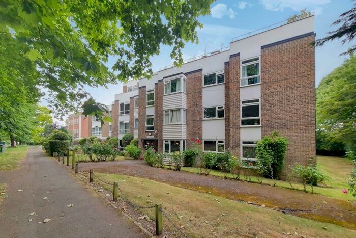 2 Bedroom Flat To Rent In Roxborough Avenue, Harrow, HA1