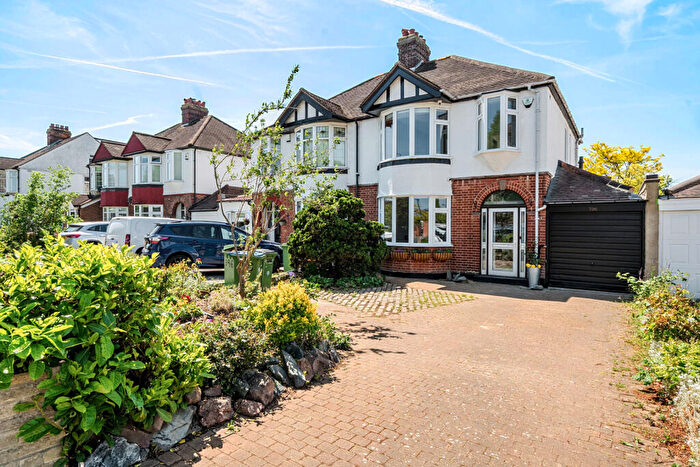 3 Bedroom Semi-Detached House For Sale In Green Lane, London, SE9