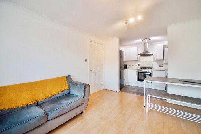 1 Bedroom Flat For Sale In Mile End Road, London, E1