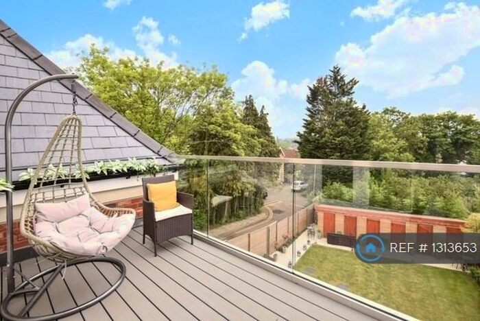 3 Bedroom Penthouse To Rent In Newlands House Tenterden Grove, London, NW4