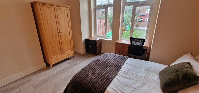 4 Bedroom Semi Detached House To Rent In Manchester Road, Manchester, Greater Manchester, M21