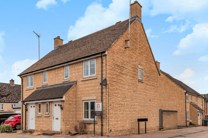 3 Bedroom Semi-Detached House To Rent In Waterford Road, Witney, OX28