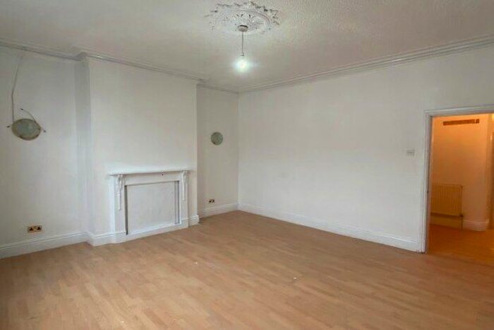 3 Bedroom Flat To Rent In Pear Tree Road, Derby, DE23