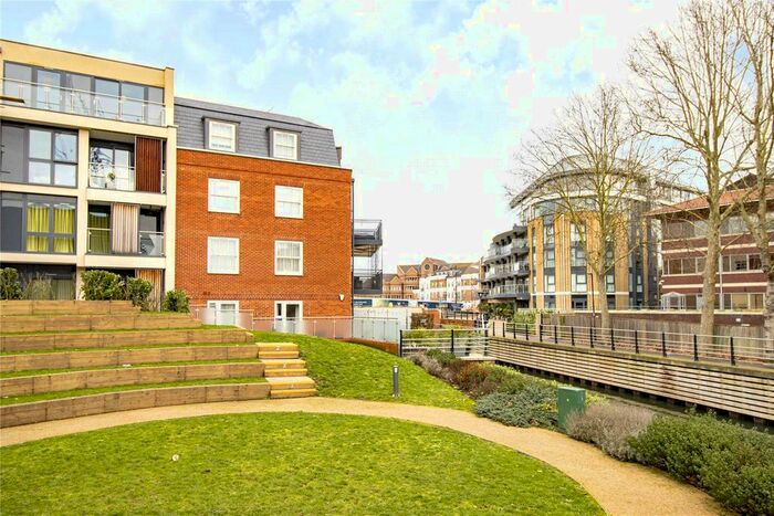 2 Bedroom Flat To Rent In St. Ives Road, Maidenhead, Berkshire SL6
