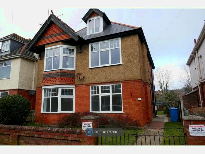 2 Bedroom Flat To Rent In Parkstone Avenue, Poole, BH14
