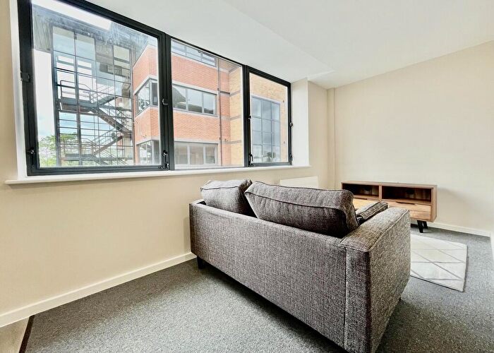 2 Bedroom Apartment To Rent In Balmoral House, Windsor Street, M5