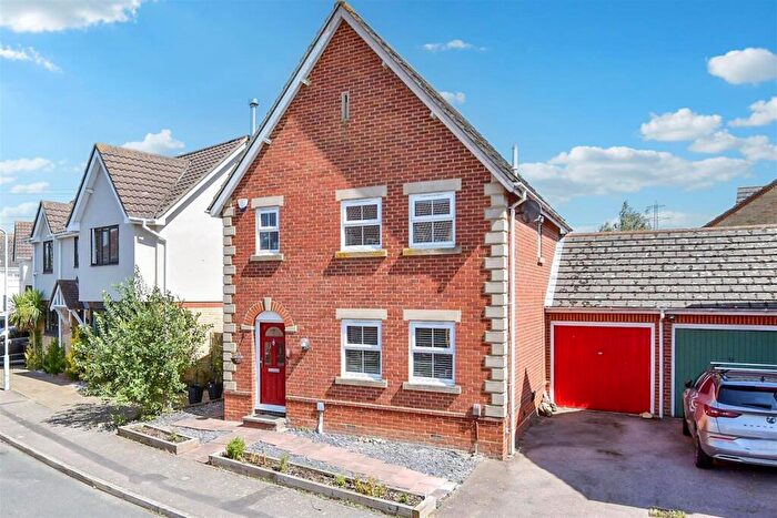3 Bedroom Detached House For Sale In Walsby Drive, Kemsley, Sittingbourne, Kent, ME10