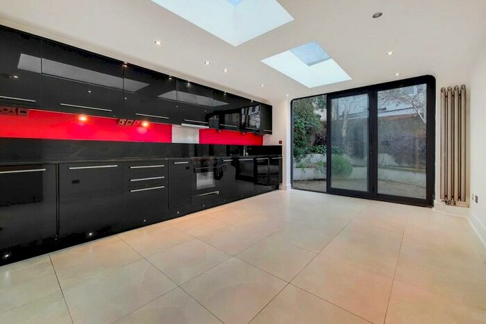 2 Bedroom Apartment To Rent In Leighton Road, London, NW5