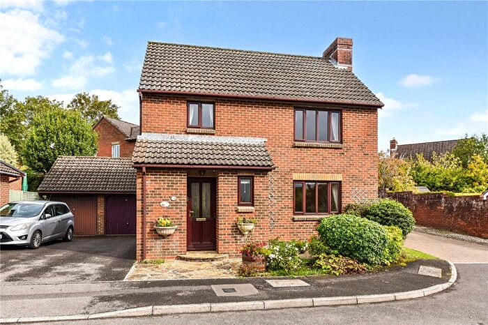 3 Bedroom Detached House For Sale In Harvest Close, Winchester, Hampshire, SO22