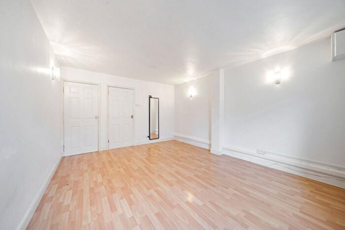 Studio To Rent In Boston Manor Road, Brentford, TW8