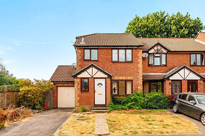 3 Bedroom End Of Terrace House For Sale In The Foxgloves, Hedge End, Southampton, Hampshire, SO30