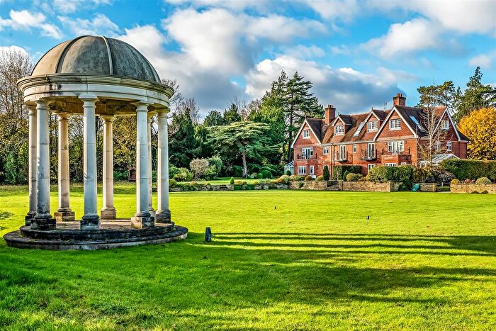 2 Bedroom Flat For Sale In Hawks Hill House, Fetcham, (Views), KT22