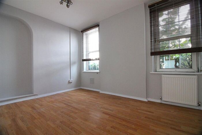 3 Bedroom Flat To Rent In Clifton Road, Isleworth, TW7