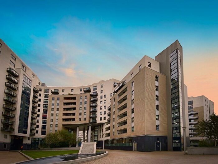 2 Bedroom Flat To Rent In Gateway North, Crown Point Road, Leeds, LS9