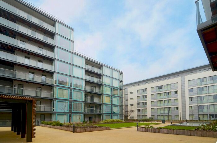 1 Bedroom Flat To Rent In Station Approach, Hayes, UB3