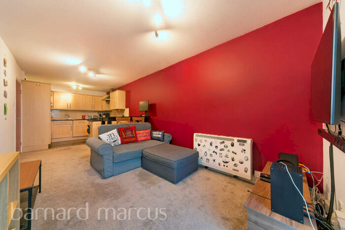 1 Bedroom Apartment To Rent In Bramlands Close, London, SW11