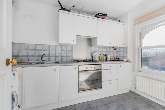 1 Bedroom Flat To Rent In Albert Close, Victoria Park, London, E9