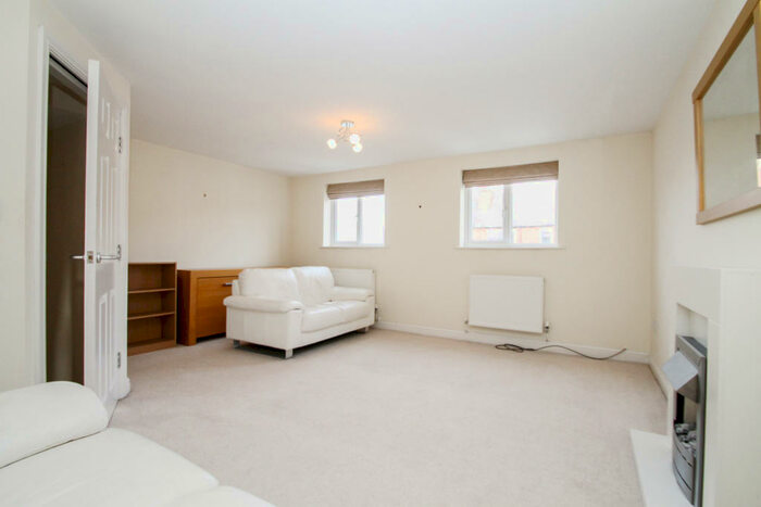 4 Bedroom Semi-Detached House To Rent In Ashby Mews, Leeds, LS13