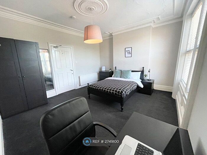 6 Bedroom Terraced House To Rent In Oxnam Crescent, Newcastle Upon Tyne, NE2