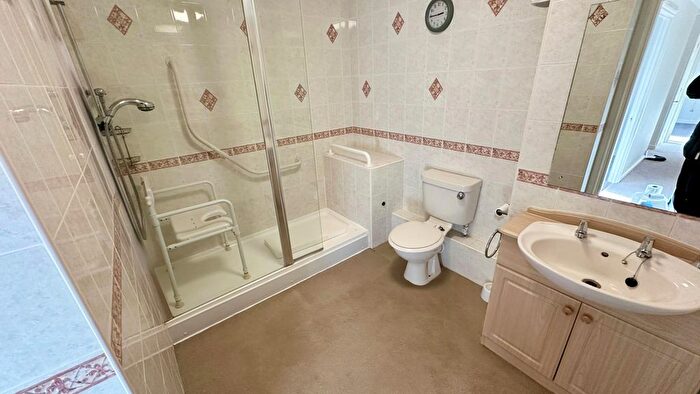 1 Bedroom Flat For Sale In New Station Road, Fishponds, Bristol, BS16