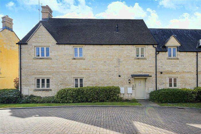 2 Bedroom Flat To Rent In Cross Close, Cirencester, GL7