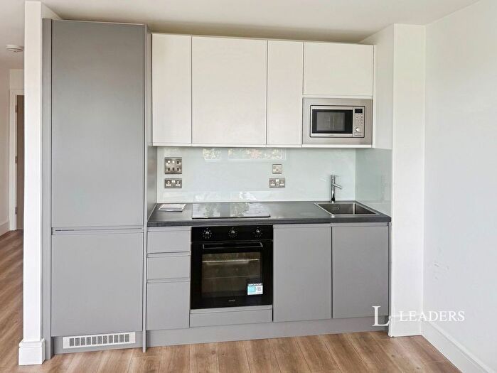 1 Bedroom Flat To Rent In Wood Street, East Grinstead, West Sussex, RH19