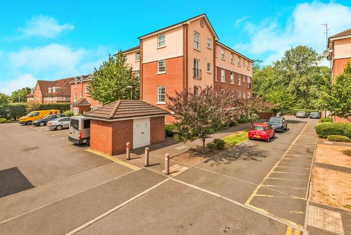 2 Bedroom Apartment To Rent In Merrifield Court, Welwyn Garden City, AL7
