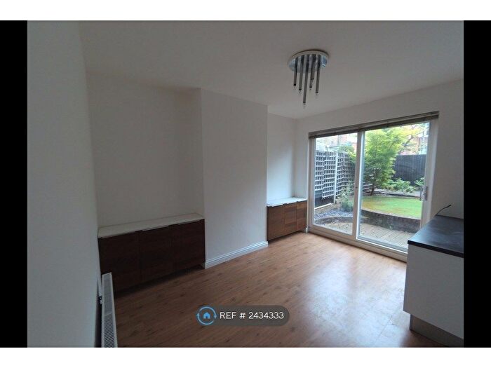 3 Bedroom Terraced House To Rent In Totterdown Street, Tooting Broadway / London, SW17