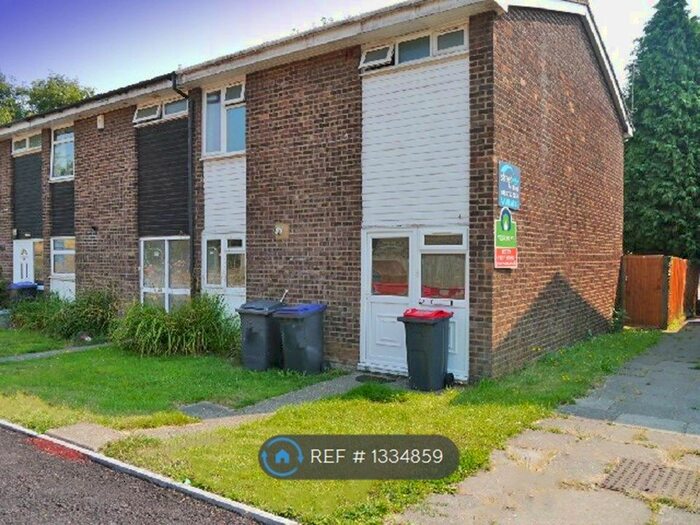 4 Bedroom Semi-Detached House To Rent In Kemsing Gardens, Canterbury, CT2