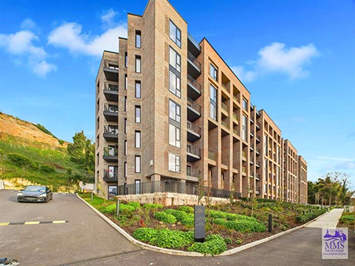 1 Bedroom Apartment For Sale In Whiffens Avenue, Chatham, Kent, ME4