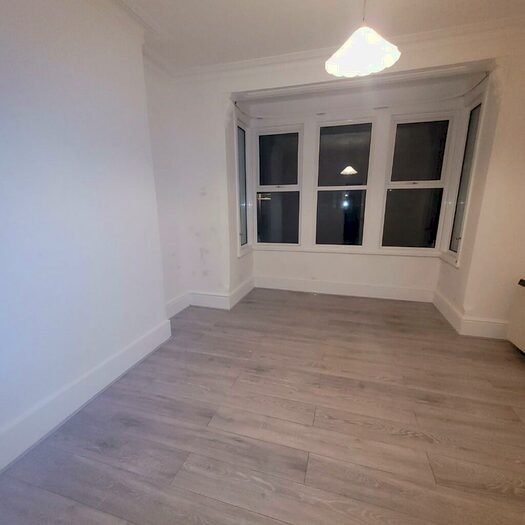 2 Bedroom Flat To Rent In Holland Road, Westcliff-On-Sea, Essex, SS0