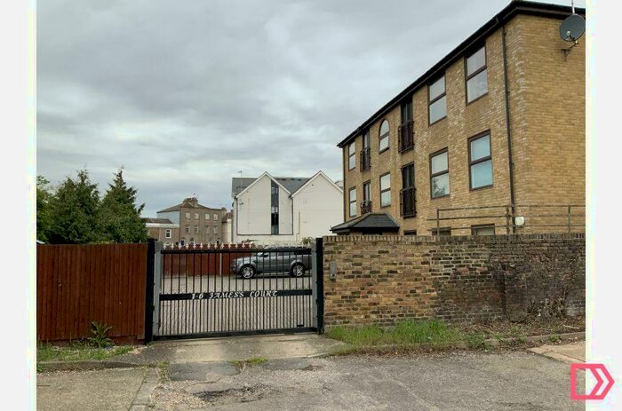 1 Bedroom Flat To Rent In James's Court, Laburnum Grove, Northfleet, Kent, DA11