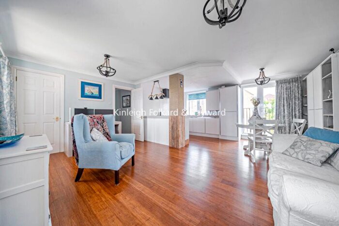 2 Bedroom Flat To Rent In Abbotshade Road, London, SE16