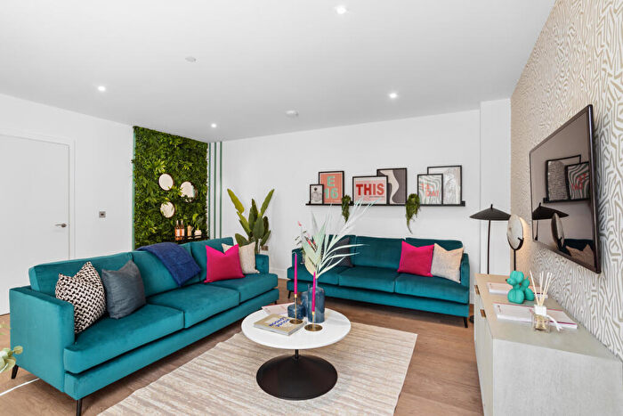 3 Bedroom Duplex For Sale In Argo Apartments, Silvertown Way, Canning Town, Newham, London, E16