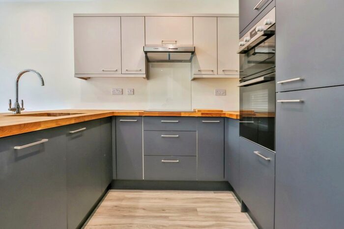 3 Bedroom Bungalow For Sale In Clavell Close, Poole, BH12