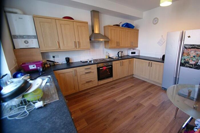 6 Bedroom Terraced House To Rent In Beechwood Mount, Burley, Leeds, LS4