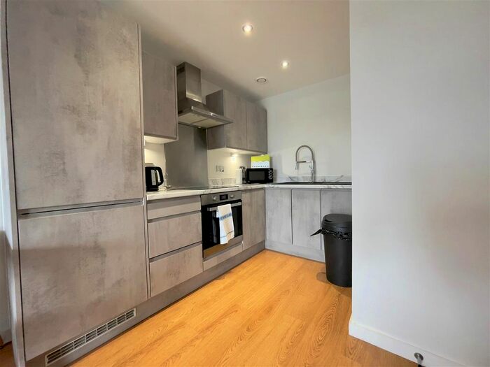 2 Bedroom Flat To Rent In Atkinson Street, Hunslet, Leeds, LS10