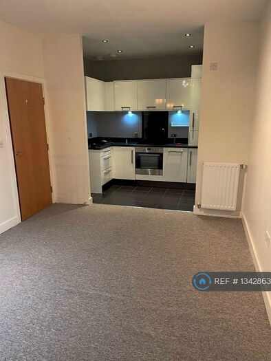 2 Bedroom Flat To Rent In Watson Place, London, SE25