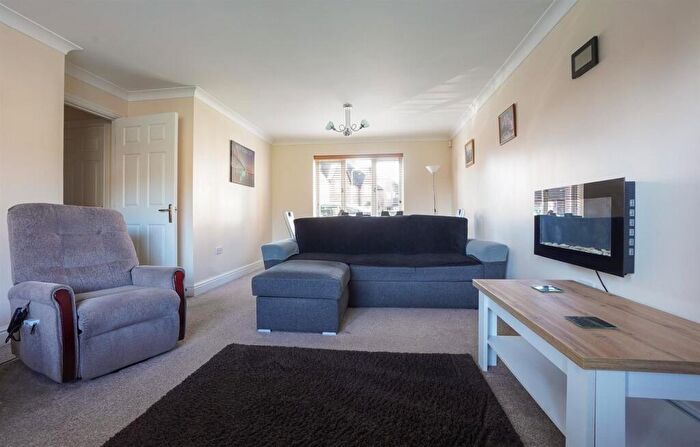 2 Bedroom Flat For Sale In Darlow Drive, Stratford-Upon-Avon, CV37