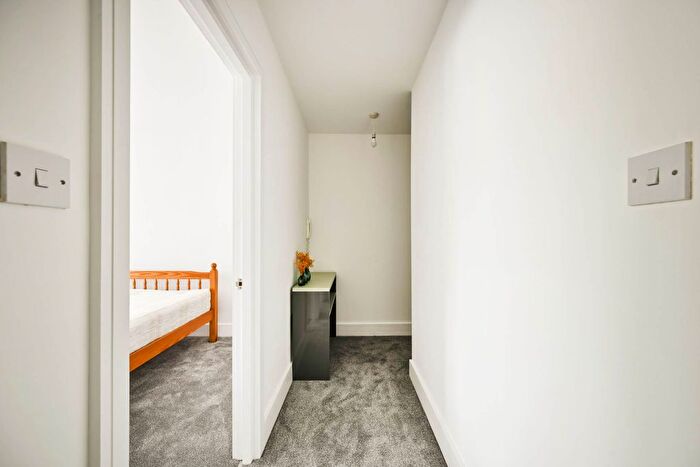 1 Bedroom Flat To Rent In Robinson Road London, Colliers Wood, SW17
