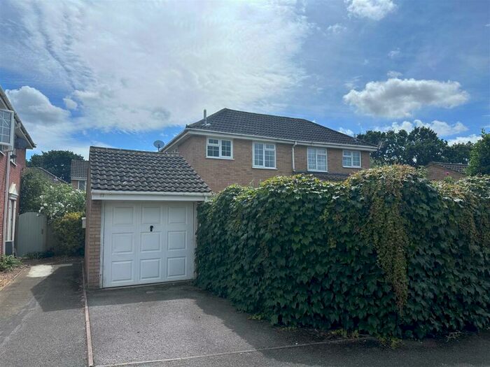 1 Bedroom House To Rent In Colne Drive, Walton-On-Thames, KT12