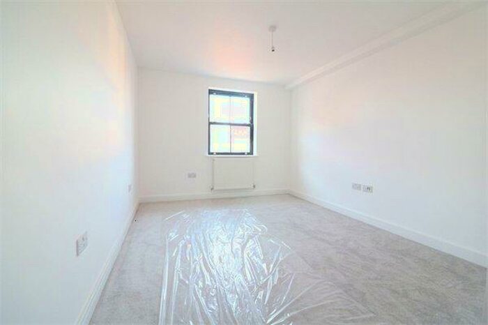 2 Bedroom Flat To Rent In Turners Hill, Cheshunt, Waltham Cross, EN8