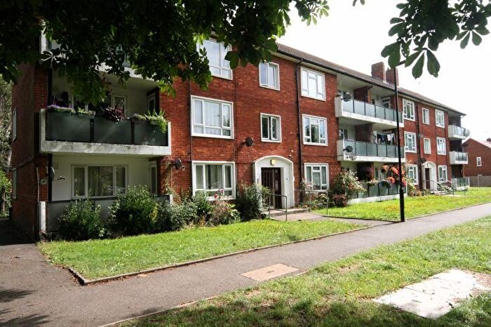 2 Bedroom Flat To Rent In Dabbs Mill Lane, Northolt, UB5