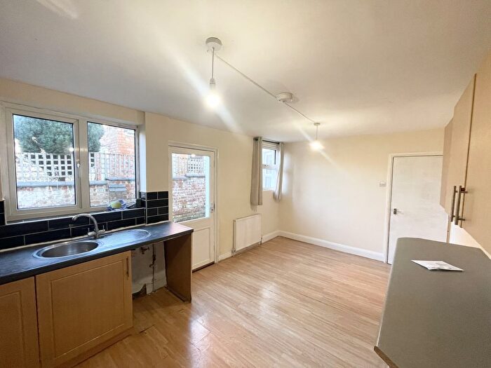 4 Bedroom Terraced House To Rent In Pytchley Street, Northampton, Northamptonshire, NN1